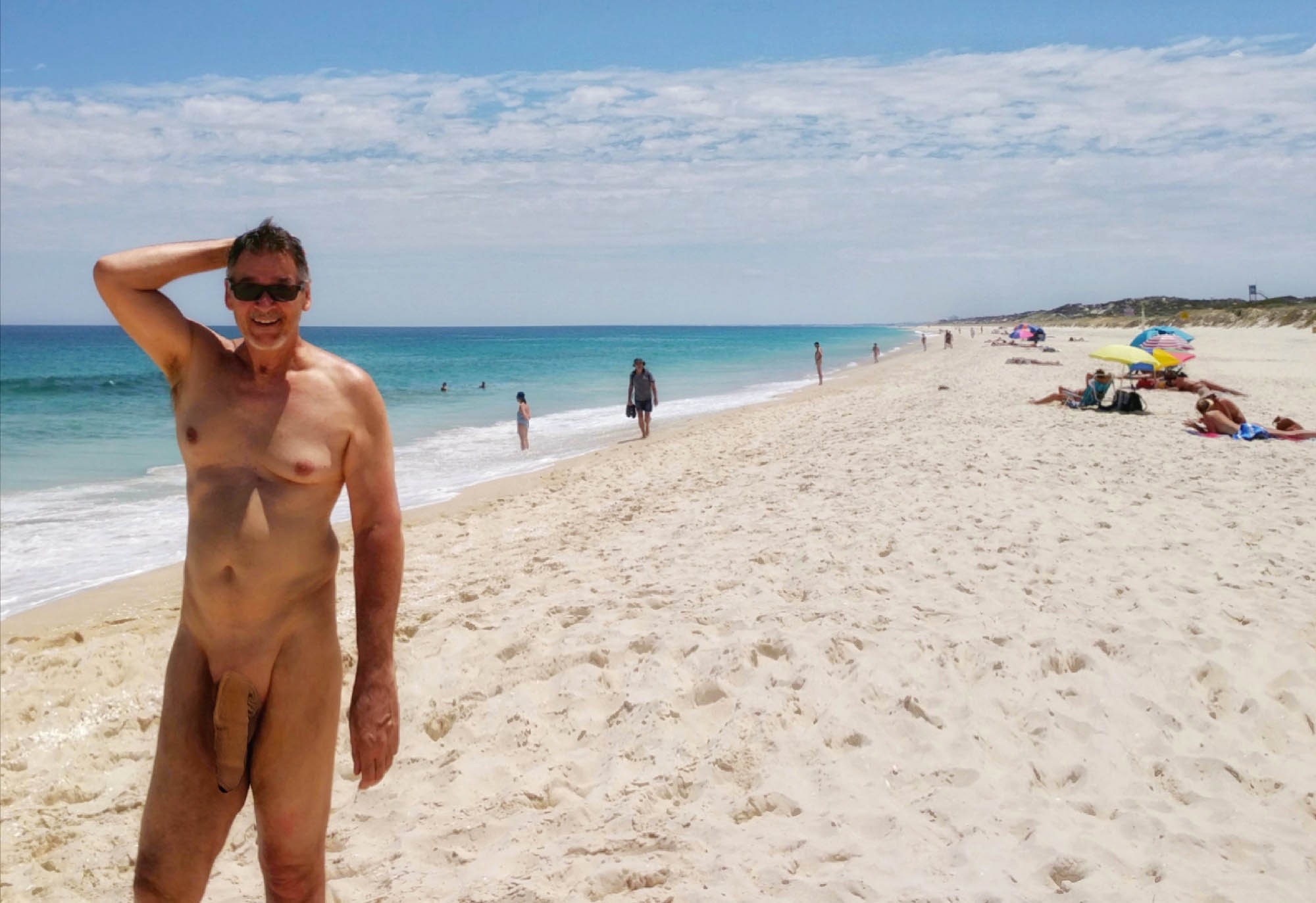 true-nudist-flashing-on-the-beach